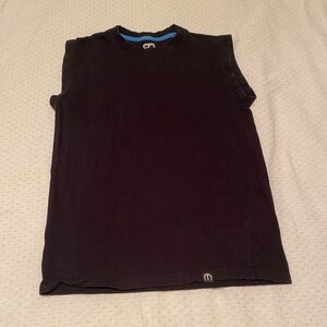 Men’s black sleeveless shirt